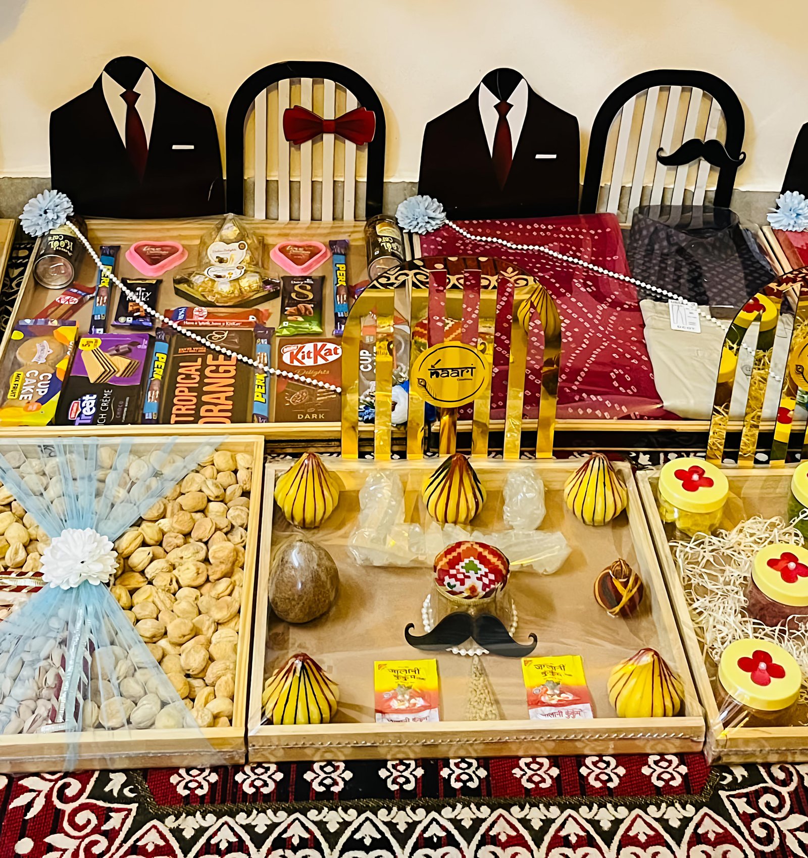 Traditional decorated gift tray